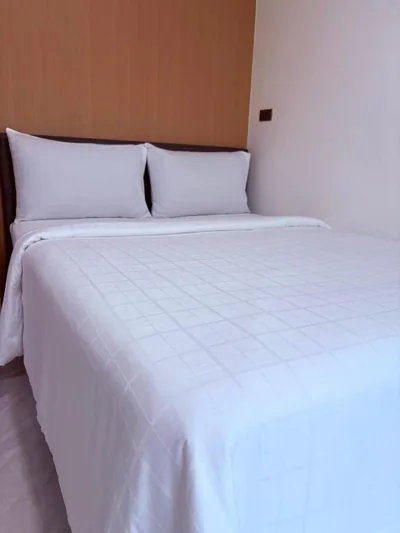 Queen Standard con finestra (camera 5), 4° piano — M2 Room For Rent